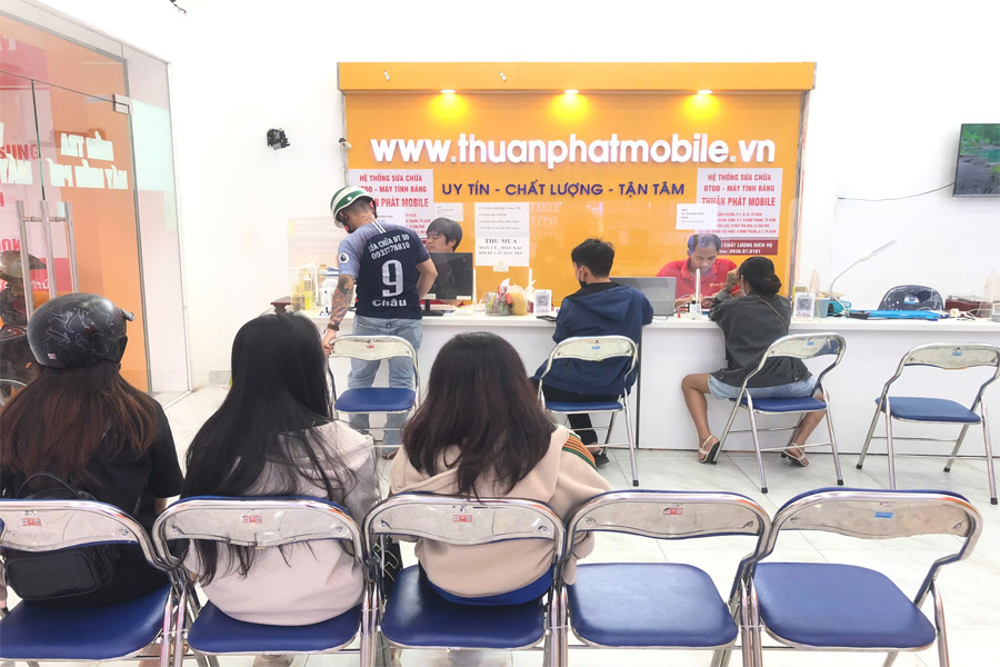 Khách hàng dến Thuận Phát Mobile 7 Khách hàng dến Thuận Phát Mobile 7