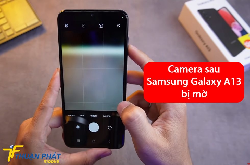 Camera sau Samsung Galaxy A13 bị mờ