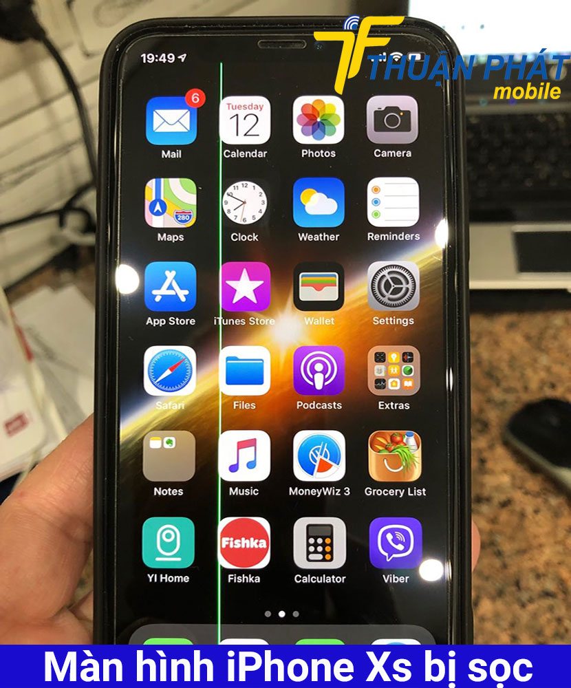 Màn hình iPhone Xs bị sọc