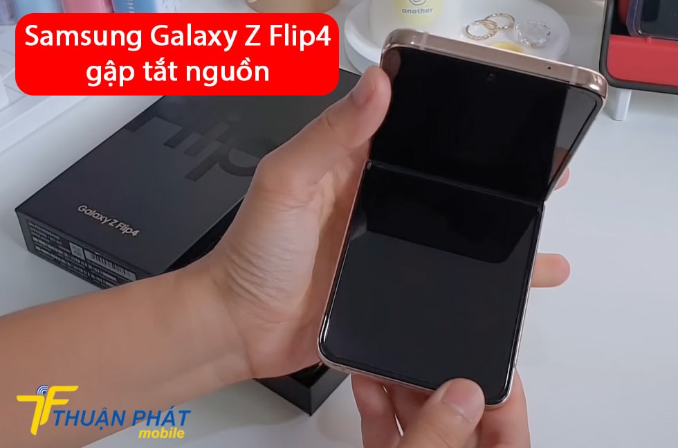 Samsung Galaxy Z Flip4 gập tắt nguồn