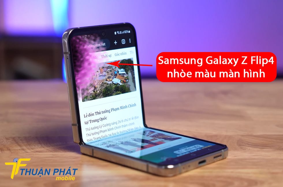 Samsung Galaxy Z Flip4 nhòe màu màn hình