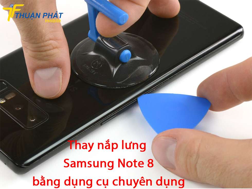 Thay nắp lưng Samsung Note 8 bằng dụng cụ chuyên dụng