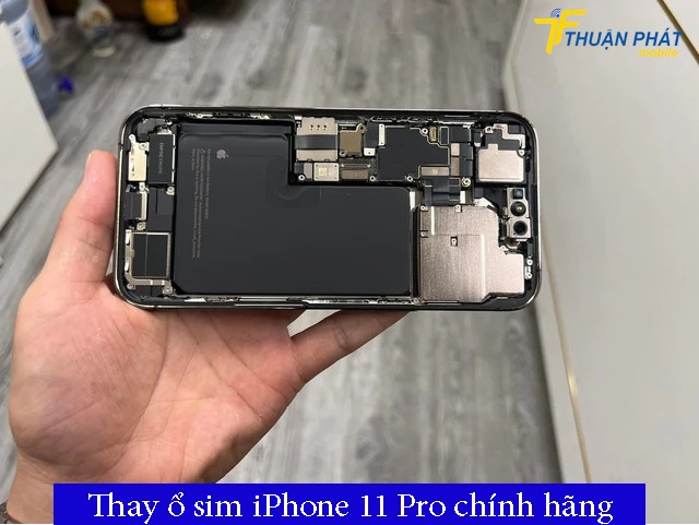 Thay ổ sim iPhone 11 Pro chính hãng