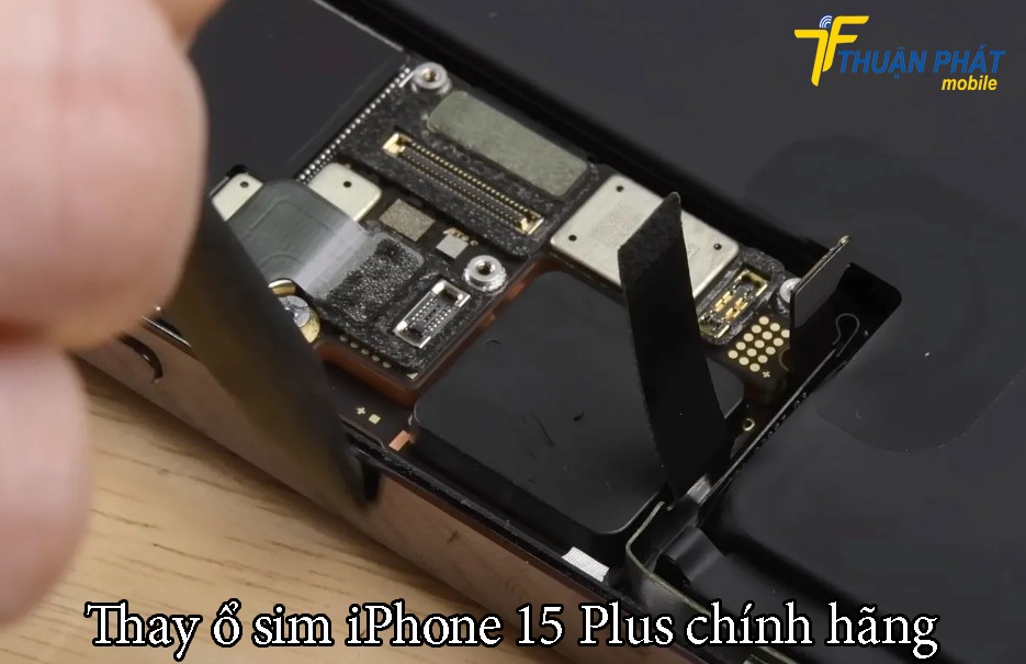 Thay ổ sim iPhone 15 Plus chính hãng